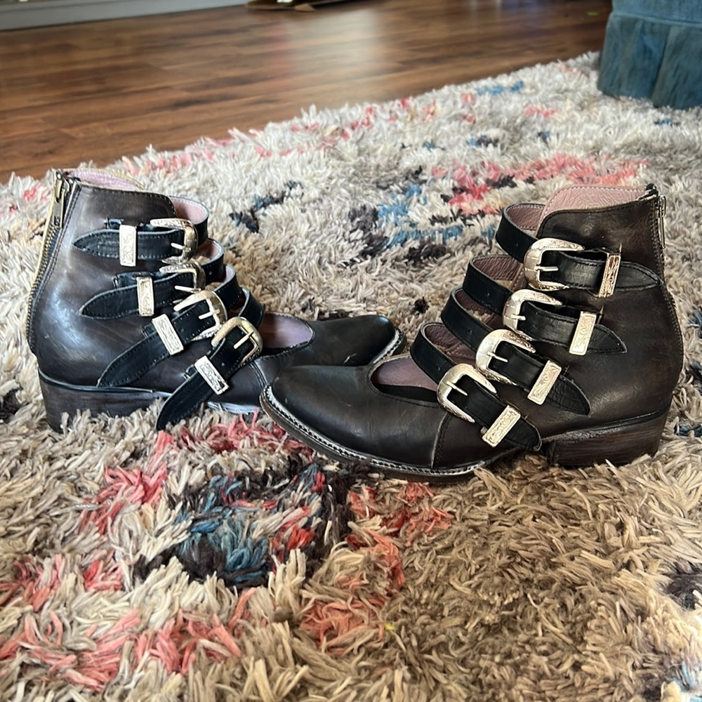 Freebird Scarlett size 8 -